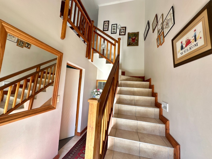 4 Bedroom Property for Sale in Fraaiuitsig Western Cape